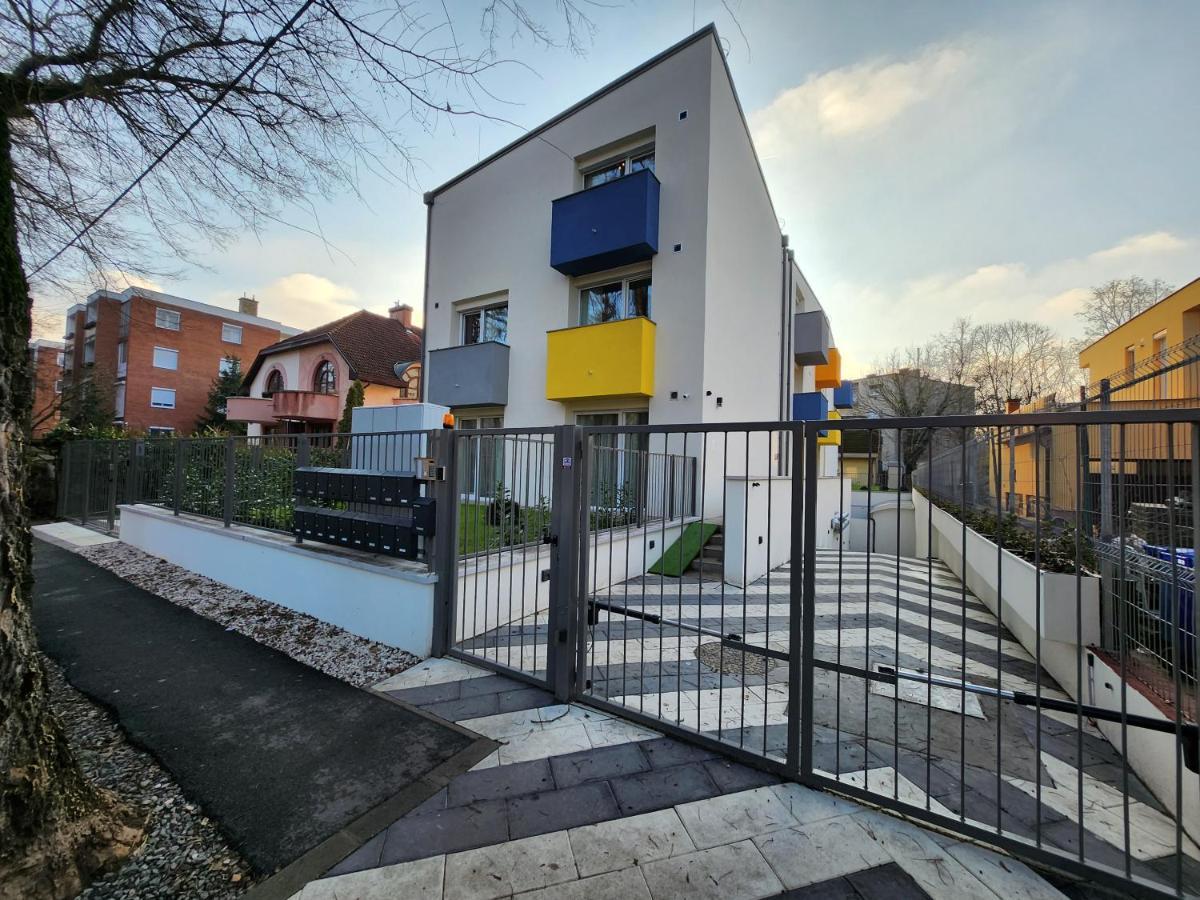 Apartman 18 Aparthotel Debrecen Exterior photo